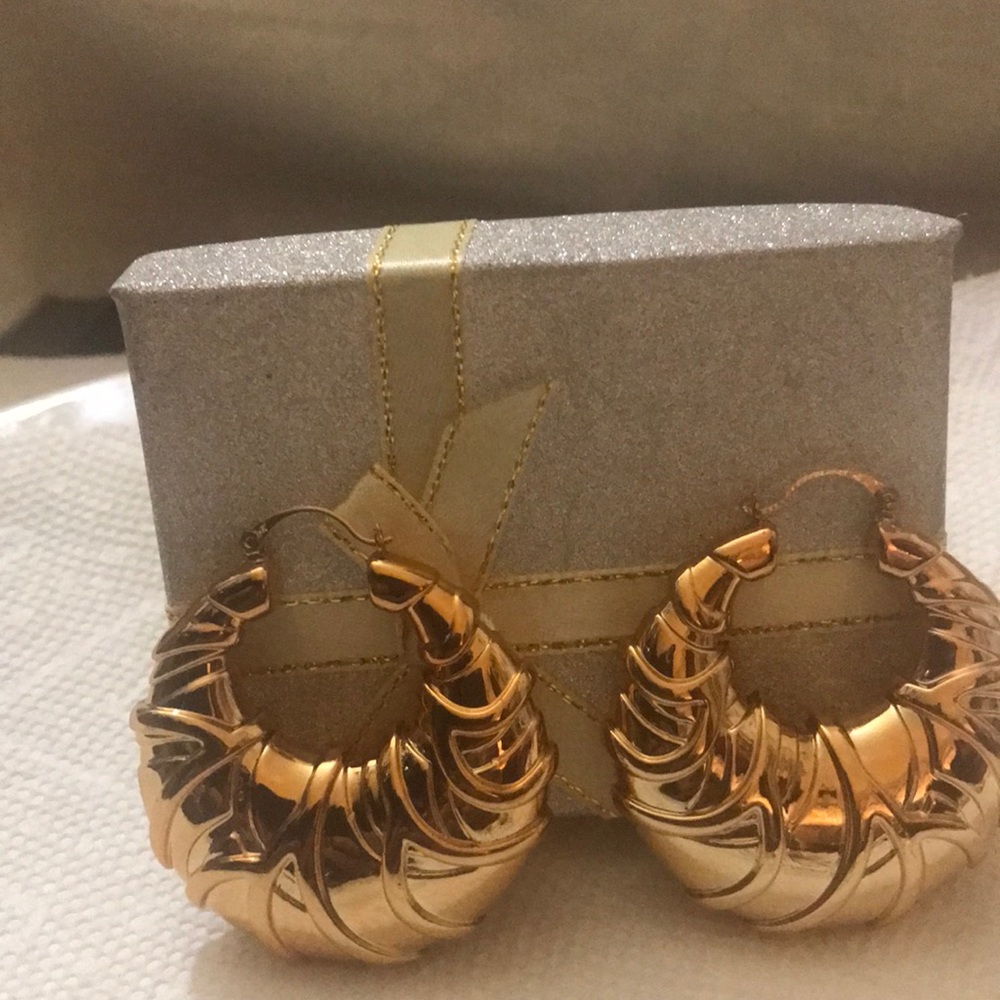Round beautiful gold earrings